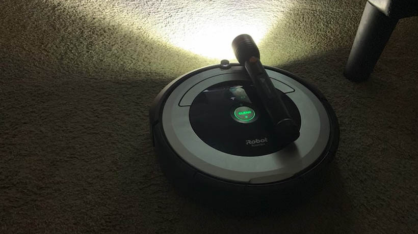 robot hút bụi có hoạt động trên sàn tối không